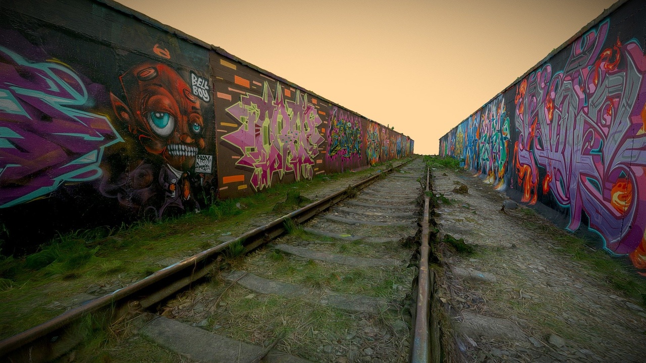 Graffiti, disused railroad tracks ilanı için 1. medya
