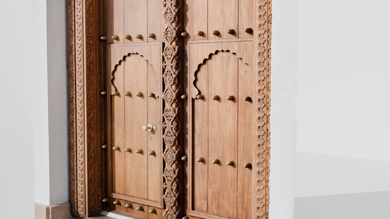 Media 1 for listing Traditional Brass Studded Hardwood Door – Photogrammetry Scan