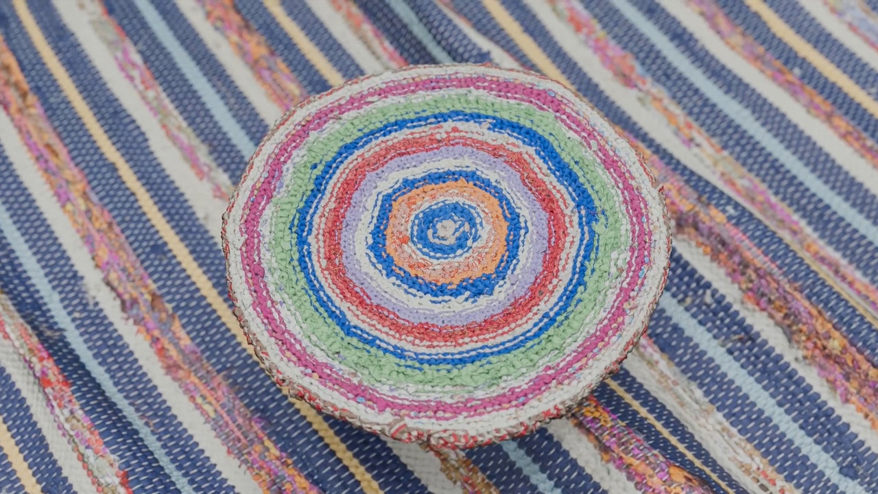 National Ukrainian Carpets 제품 등록을 위한 미디어 1개