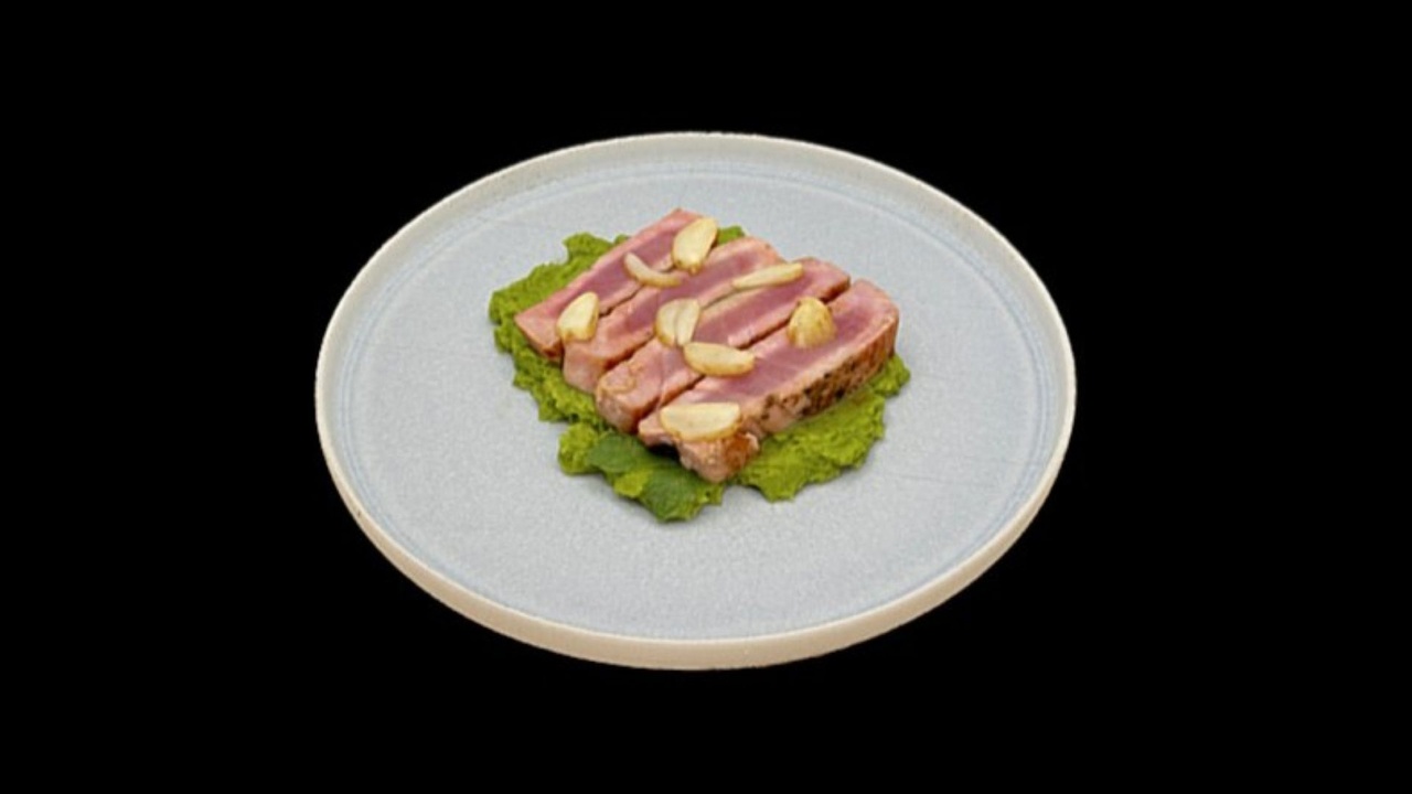 Media 1 for listing Tuna Steak & Green Peas