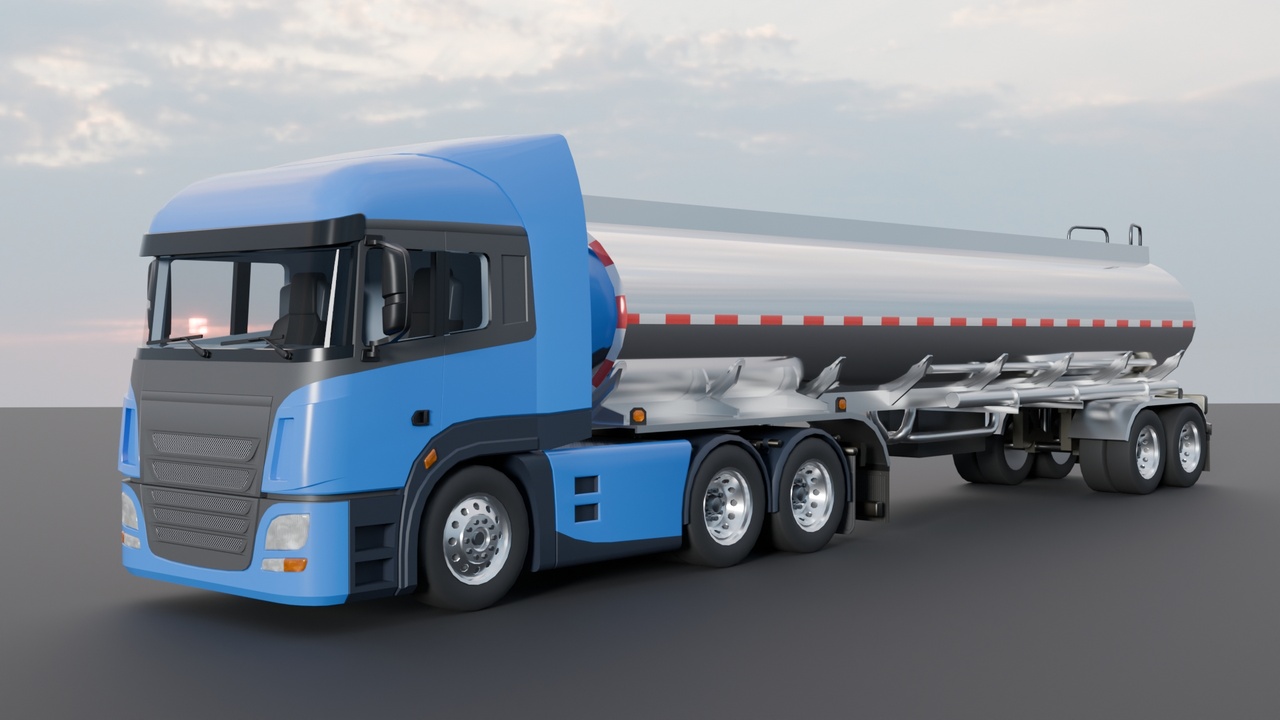 Media 1 for listing European Semi Truck + Tanker Trailer | Detailed Interior & Functional Lights