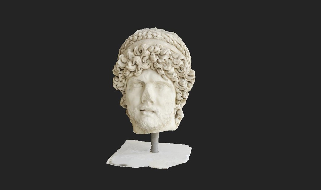 Media 1 for listing Head of a statue of a priest