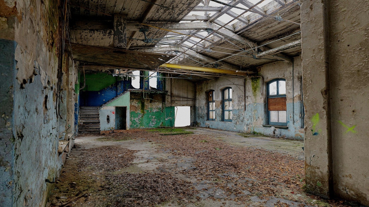 Media 1 for listing Abandoned workshop with blue windows