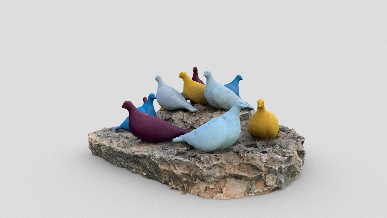 Media 1 for listing Plastic Pigeons