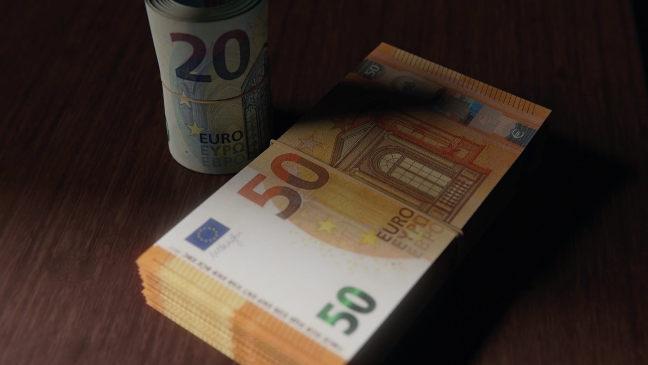 Media 1 for listing 20 and 50 Euro money Bills Stack Roll
