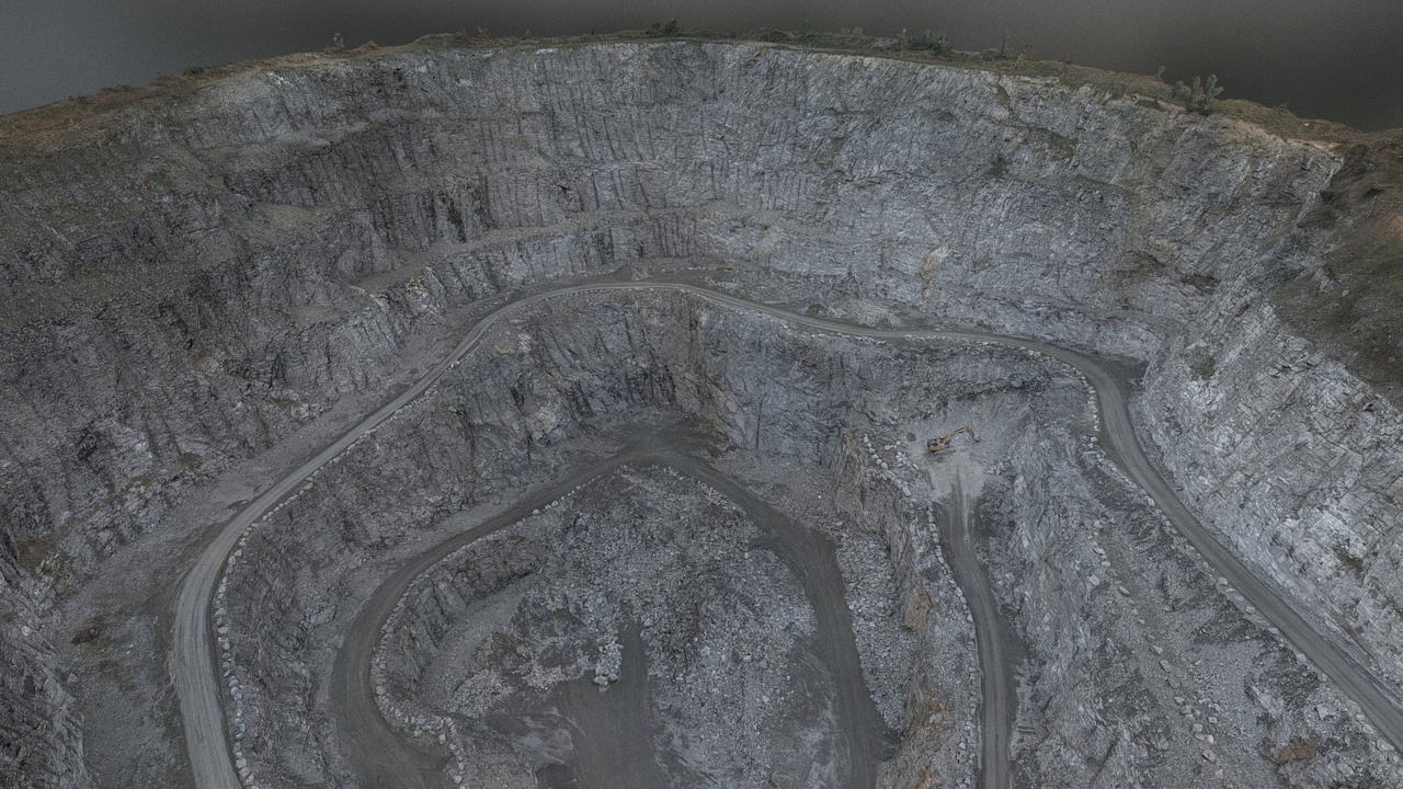 Media 1 for listing Phonolite stone quarry