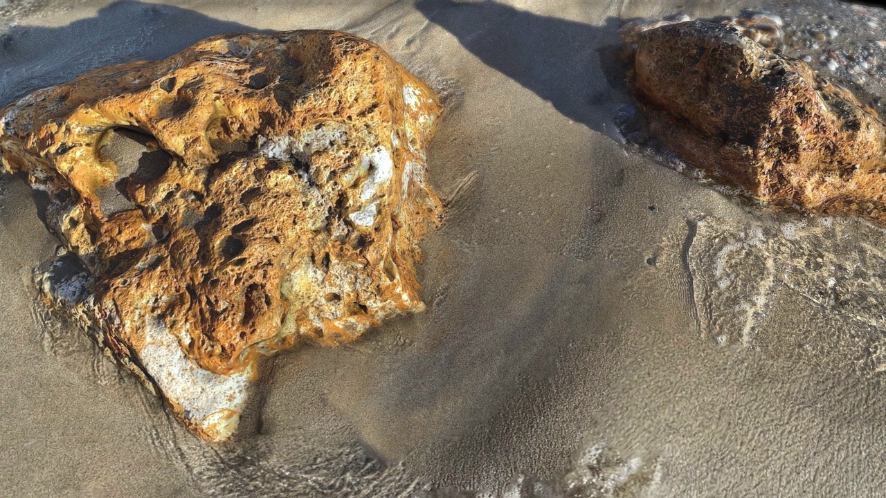Media 1 for listing Rocks on the beach of Fyroplaka