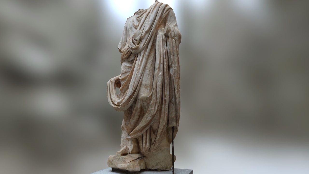 Media 1 for listing Togado / Toga-clad figure